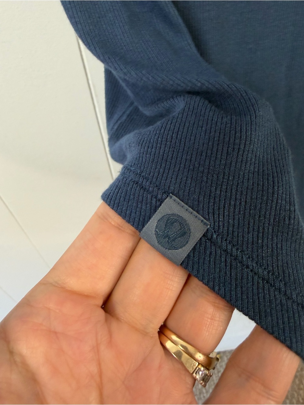 Lululemon Hold Tight Short-Sleeve Shirt
True Navy size 8 Soft Loungewear Casual - Picture 6 of 7